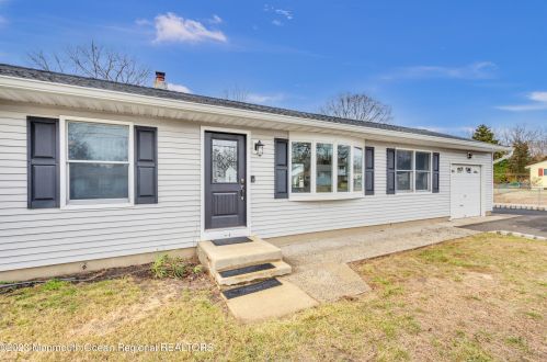 49 Western Dr, Wall Township, NJ 07731-2727