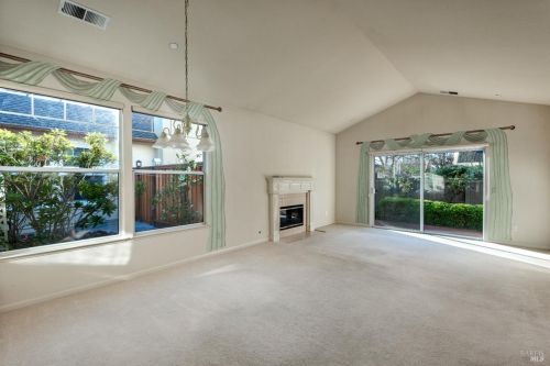 852 Patti Page Ct, Windsor, CA 95492-7538