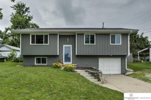 485 Valley Dr, Springfield, NE 68059-4769