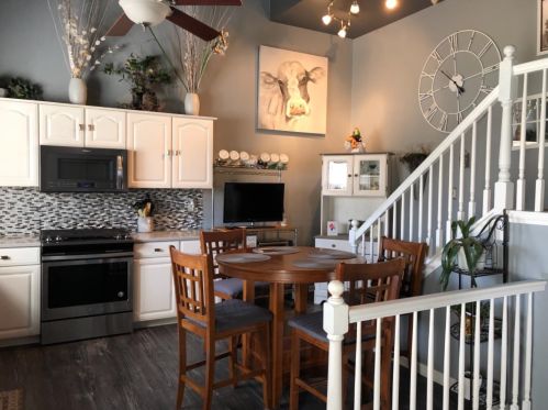 1084 Laura Ct, Hobart IN  46342-6309 exterior