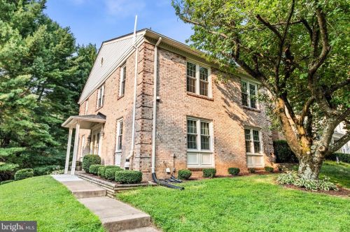 9620 Hillock Ct, Springfield VA  22015-3115 exterior