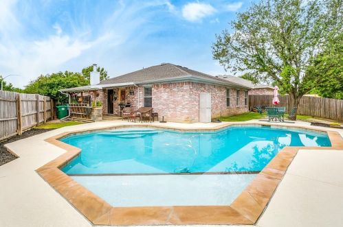 8100 Broken Arrow Rd, Fort Worth TX  76137-1291 exterior