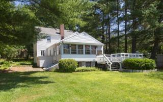 2 Coles Grove Rd, Derry, NH 03038-4038