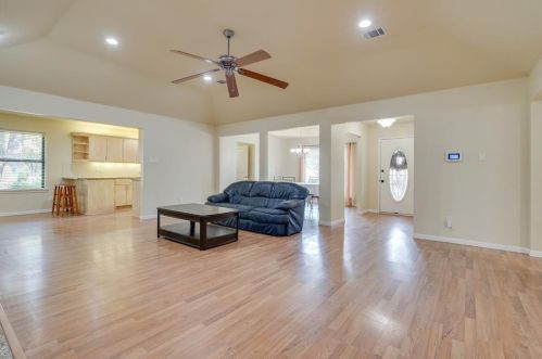 7025 Lincoln Dr, Fort Worth TX  76182-7663 exterior