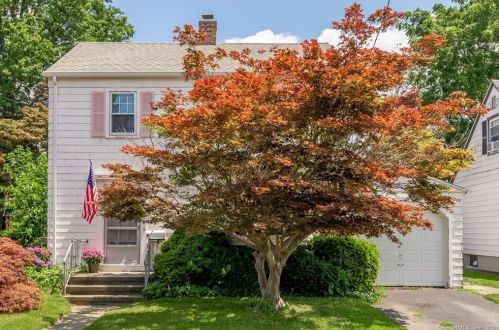 19 Camden St, Milford, CT 06461-4019