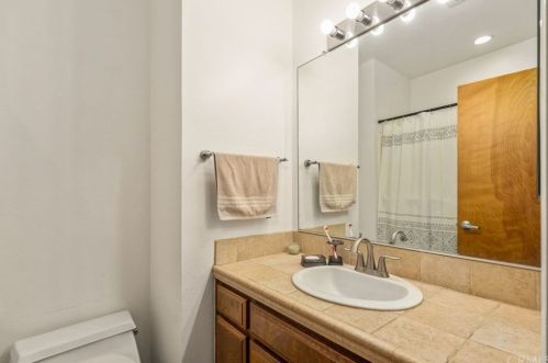 3130 Montrose Ave, Glendale CA 91214-3691 exterior