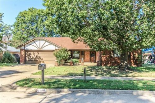 1707 Chaucer Dr, Norman, OK 73069-7450