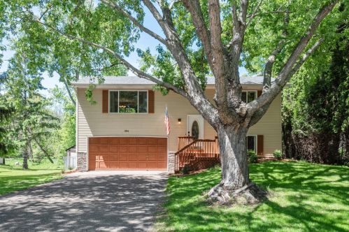 384 5th St, Columbus, MN 55025