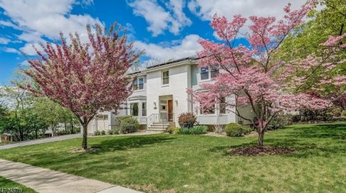 2 Murphy Ct, Town Center, NJ 07052-3122
