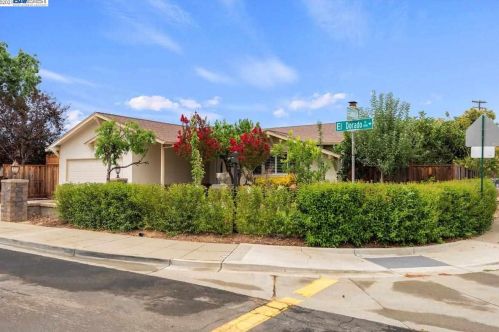 1045 El Dorado Dr, Livermore, CA 94550-5408