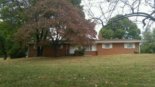 2211 Feather Rd, Vinton, VA 24179-2352