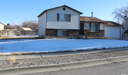 4915 Parr Dr, Taylorsville, UT 84081-4836