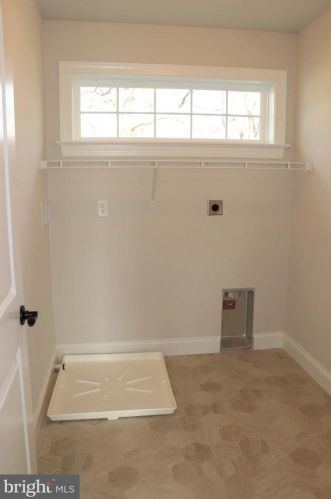 1080 Greenview Dr, Lancaster PA  17601-4998 exterior