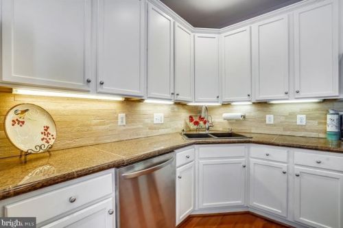 7328 Hampton Manor Pl, Springfield VA  22150-4921 exterior