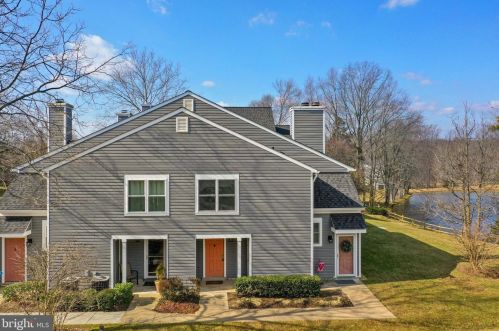 5869 Orchard Hill Ln, Clifton, VA 20124-1063