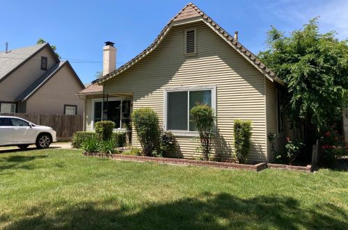 203 James St, Modesto, CA 95354-2616