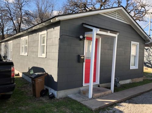 207 39th St, Austin TX  78751-5030 exterior