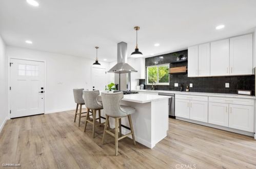 915 Alta Vista Dr, Vista CA  92084-5517 exterior