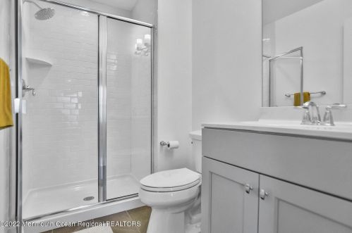 2 River St, Tinton Falls NJ 07701-1324 exterior