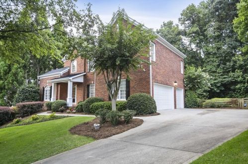 710 Lake Summit Dr, Atlanta GA  30342-1919 exterior