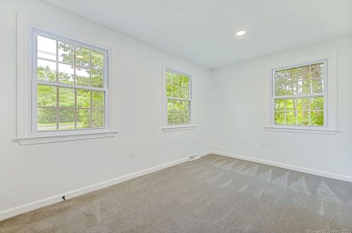 1090 Avery St, Wapping CT  06074-2301 exterior