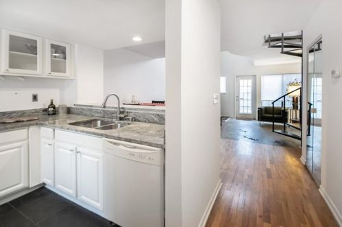 19 Finch Trl, Atlanta GA  30308-2418 exterior