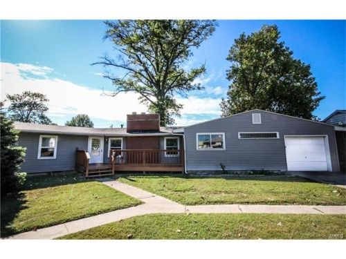 141 1st St, Roxana, IL 62084-1307