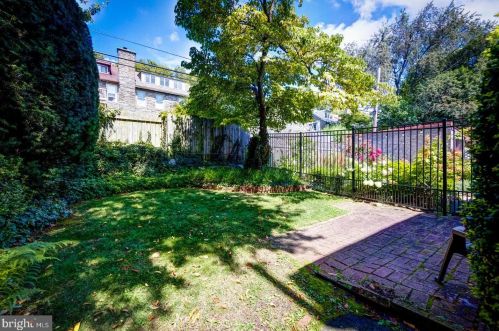 225 Gravers Ln, Philadelphia PA 19118-2802 exterior