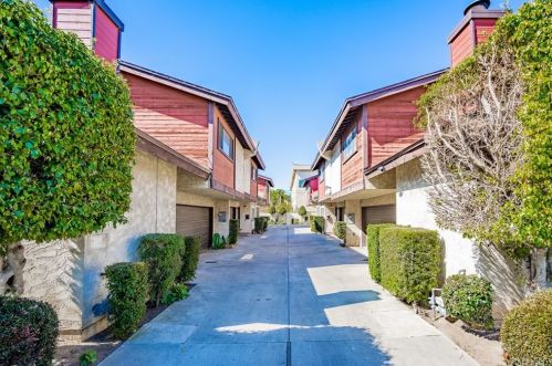 11441 Oxford Ave, Hawthorne, CA 90250-2501