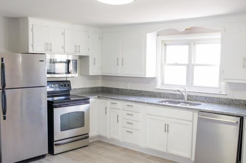 51 Zipporah St, Providence, RI 02911-2203