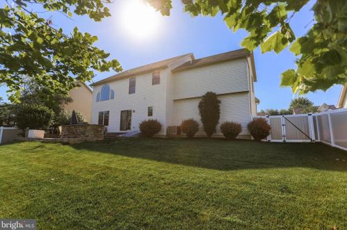 1443 Farm Cross Way, York PA  17408-8537 exterior