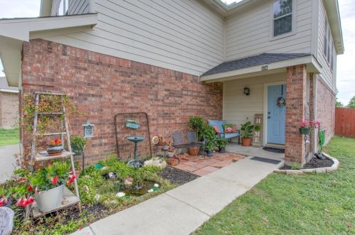 6732 Meadow Way Ln, Fort Worth, TX 76179-4242