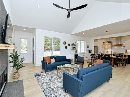 1201 Canyon Edge Dr, Austin TX  78733-2615 exterior