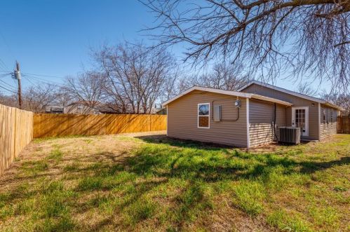 1011 Gallagher St, Dallas TX  75212-2808 exterior