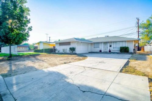 1029 Avenue H8, Lancaster CA  93534-1435 exterior