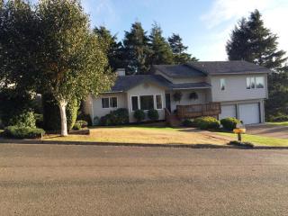 1265 Lakewood Dr, Newport, OR 97365-1925