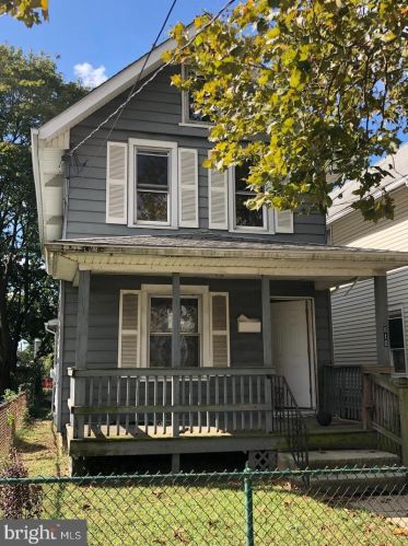 810 Somerset St, Gloucester, NJ 08030-1817