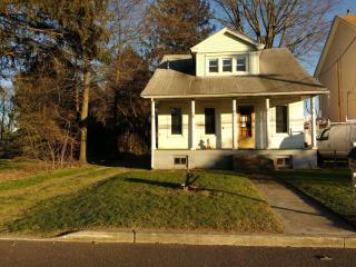 25 Camp Ave, Trenton, NJ 08610-4801