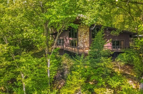 777 Creekwood St, Chaska, MN 55318-9621