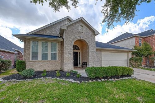 6923 Grants Hollow Ln, Richmond TX  77407-3828 exterior