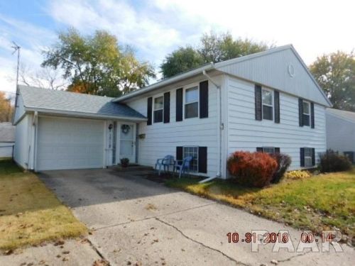 1712 Heisel Ave, Pekin, IL 61554-1921