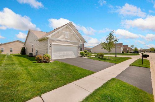 606 Pleasant Dr, Joliet, IL 60404-9582