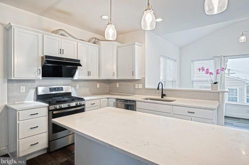 1009 Glen View Dr, York PA  17403-9680 exterior