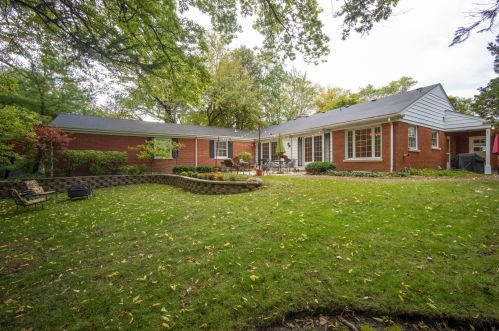 1351 Buttonwood Ln, Glenview, IL 60025-2803