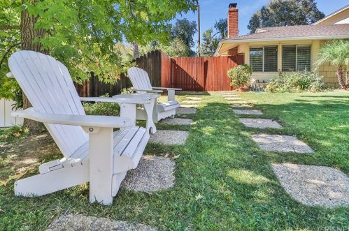 4023 Patrick Henry Pl, Calabasas, CA 91301-3619