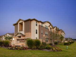 1021 Oak Grove Rd, Fort Worth TX  76115-4010 exterior
