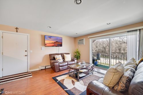 245 Mill Rd, Addison, IL 60101-2472