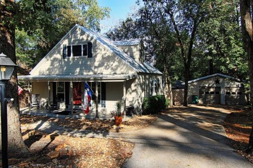 143 Thunderbird Dr, Conroe TX  77304-1618 exterior