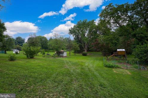 4021 Wilshire Dr, York, PA 17402-4516