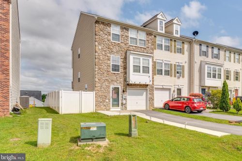 204 Rumbling Rock Rd, Hedgesville, WV 25427-4432
